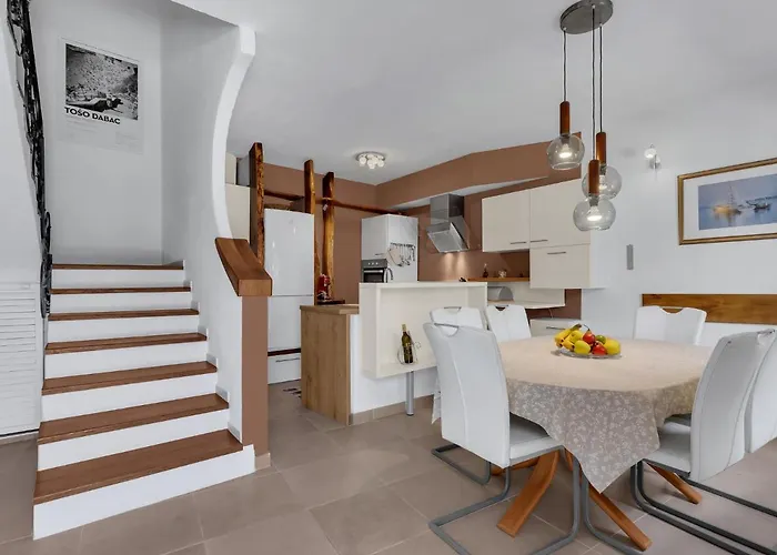 Marijan By Interhome Sutivan