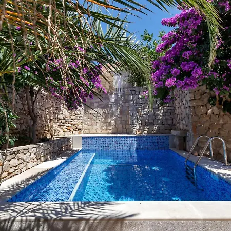 Marijan By Interhome Сasa de vacaciones Sutivan