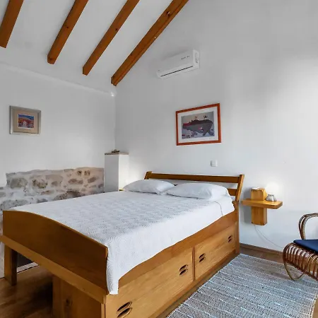 Marijan By Interhome Сasa de vacaciones Sutivan