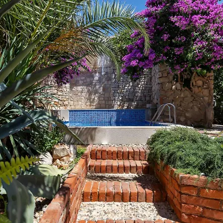 Marijan By Interhome Tatil Evi Sutivan